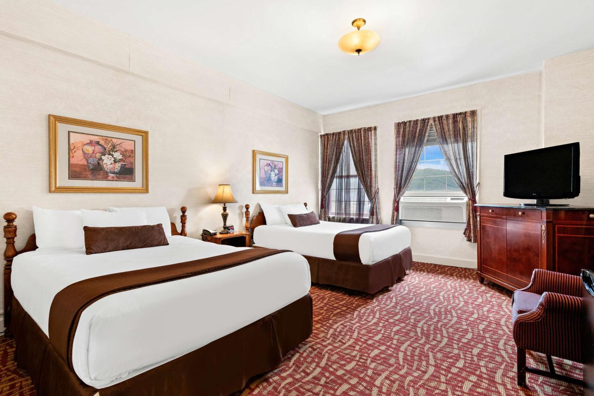 Genetti Hotel, Surestay Collection By Western Hotel 3*