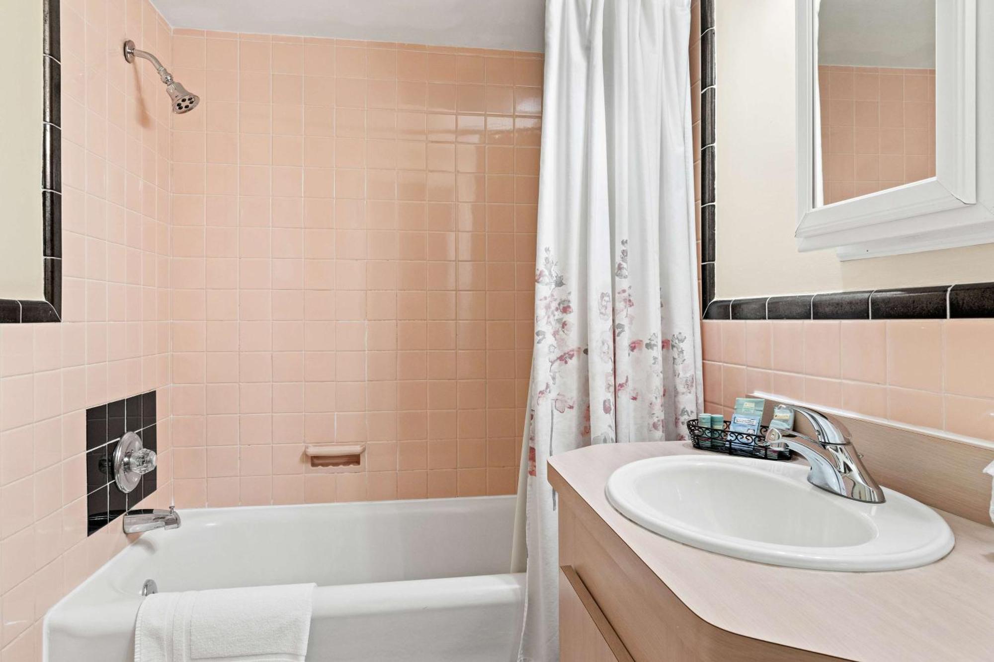 Hotel Genetti Hotel, Surestay Collection By Western 3*
