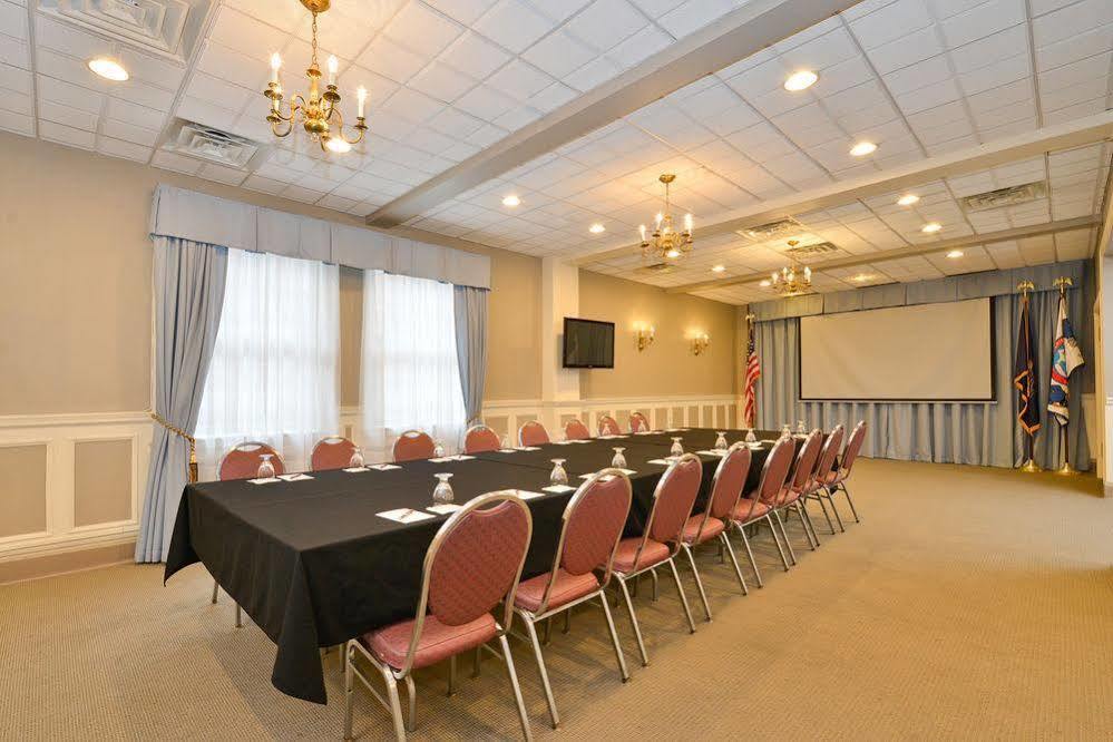 Genetti Hotel, Surestay Collection By Western Hotel 3*