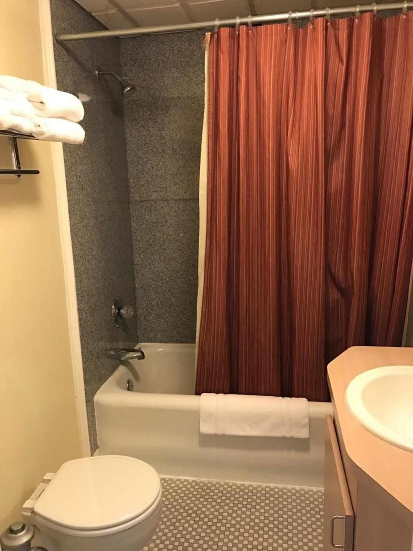 Genetti Hotel, Surestay Collection By Western Hotel 3*